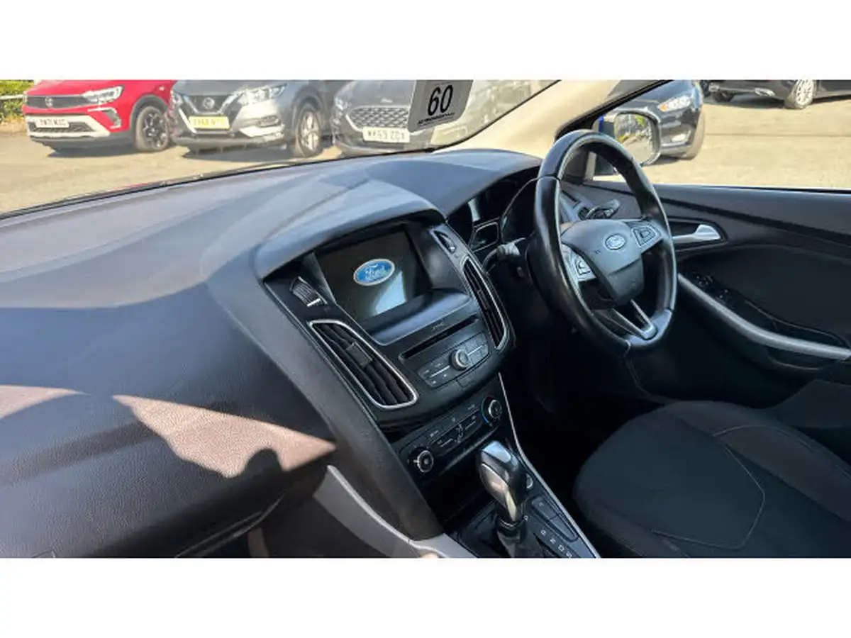 2016-ford-focus-10t-zetec-125ps-hatchback-auto-big-11