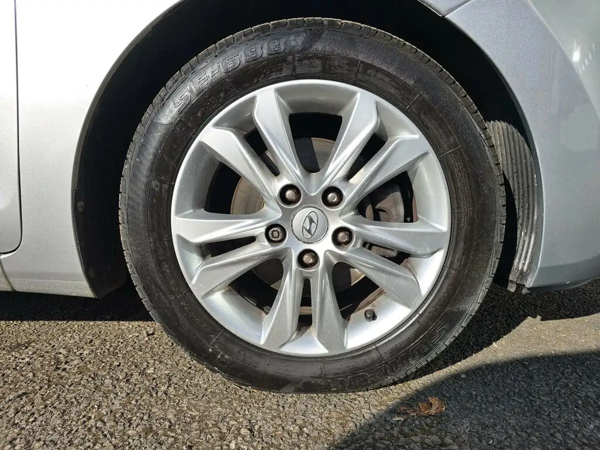 2014-hyundai-i30-14-edition-big-20