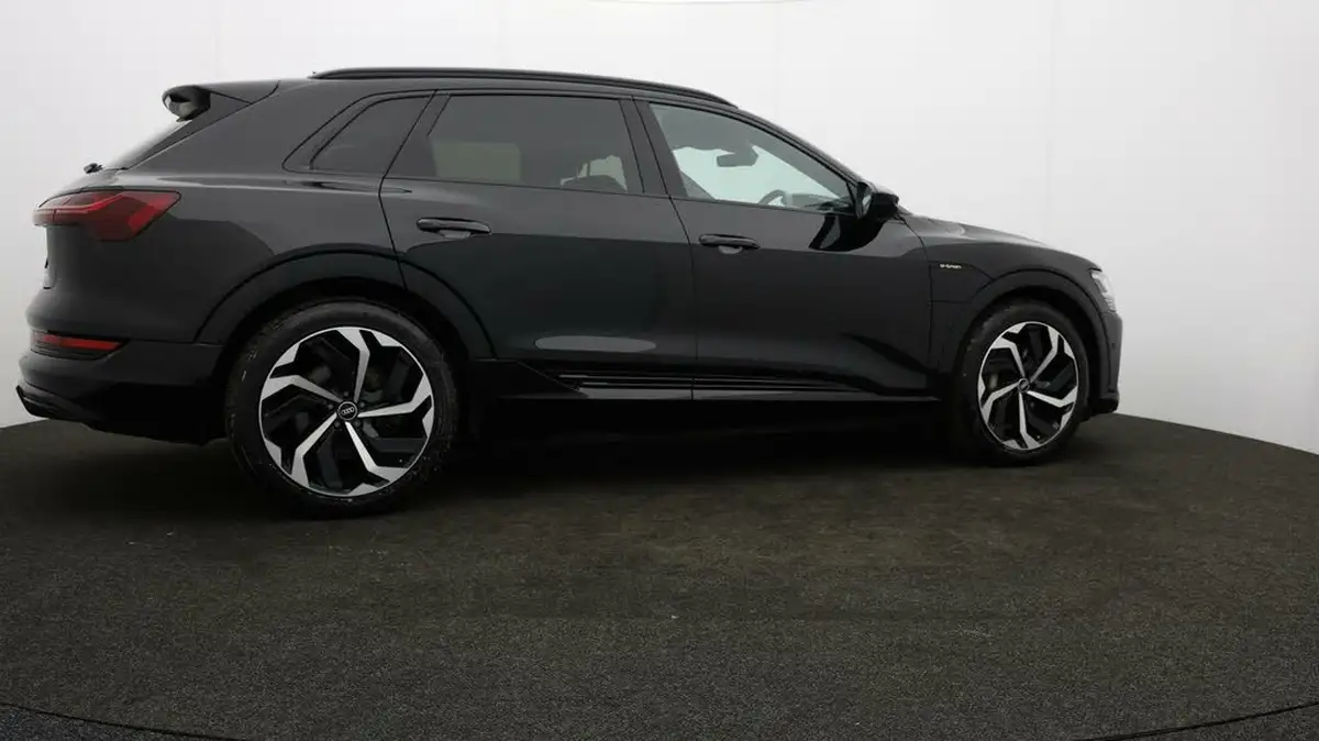 2022-audi-e-tron-55e-black-edition-station-wagon-big-28