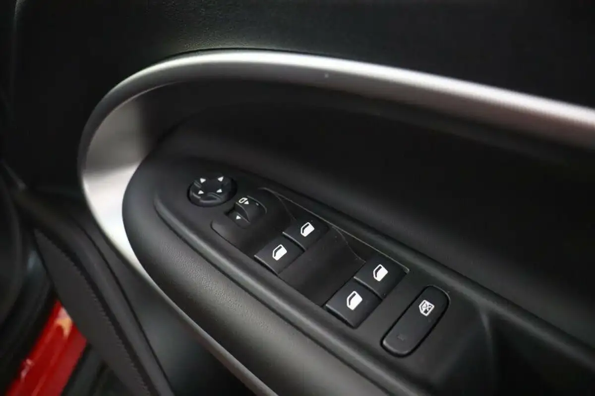 2024-jeep-avenger-12-gse-altitude-big-21