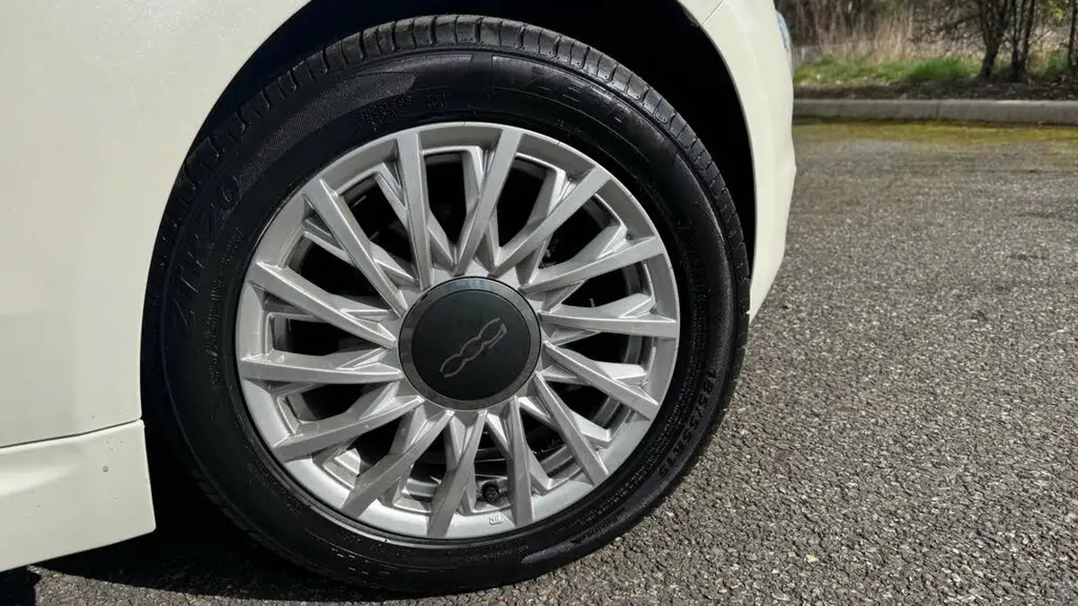 2020-fiat-500-10-lounge-big-13