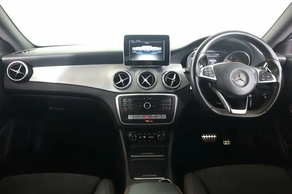 2017-mercedes-benz-cla-21d-cla-220-amg-line-coupe-4d-big-16