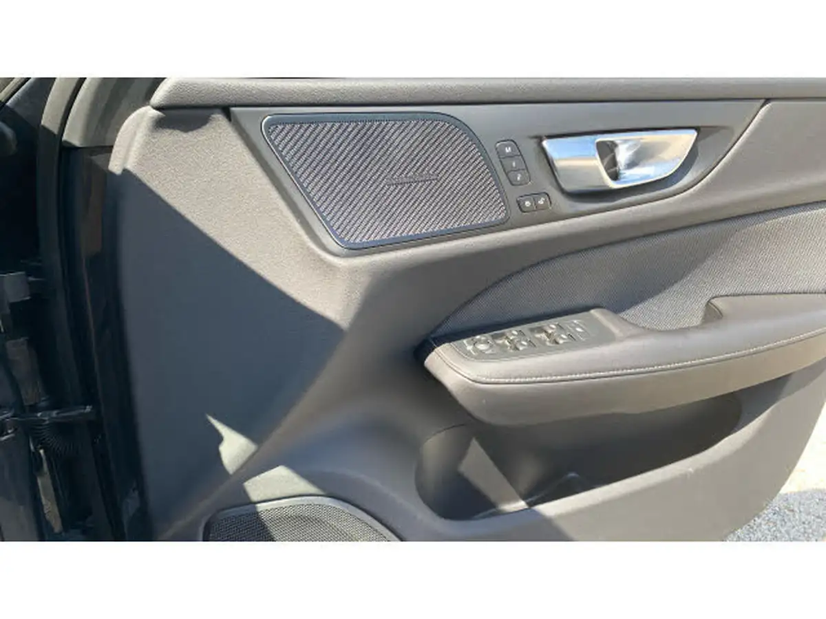 2020-volvo-v60-20-t8-r-design-plus-big-14