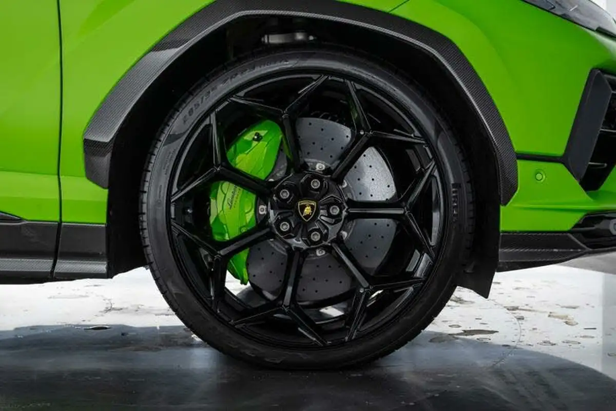 2024-lamborghini-urus-40-no-trim-big-8