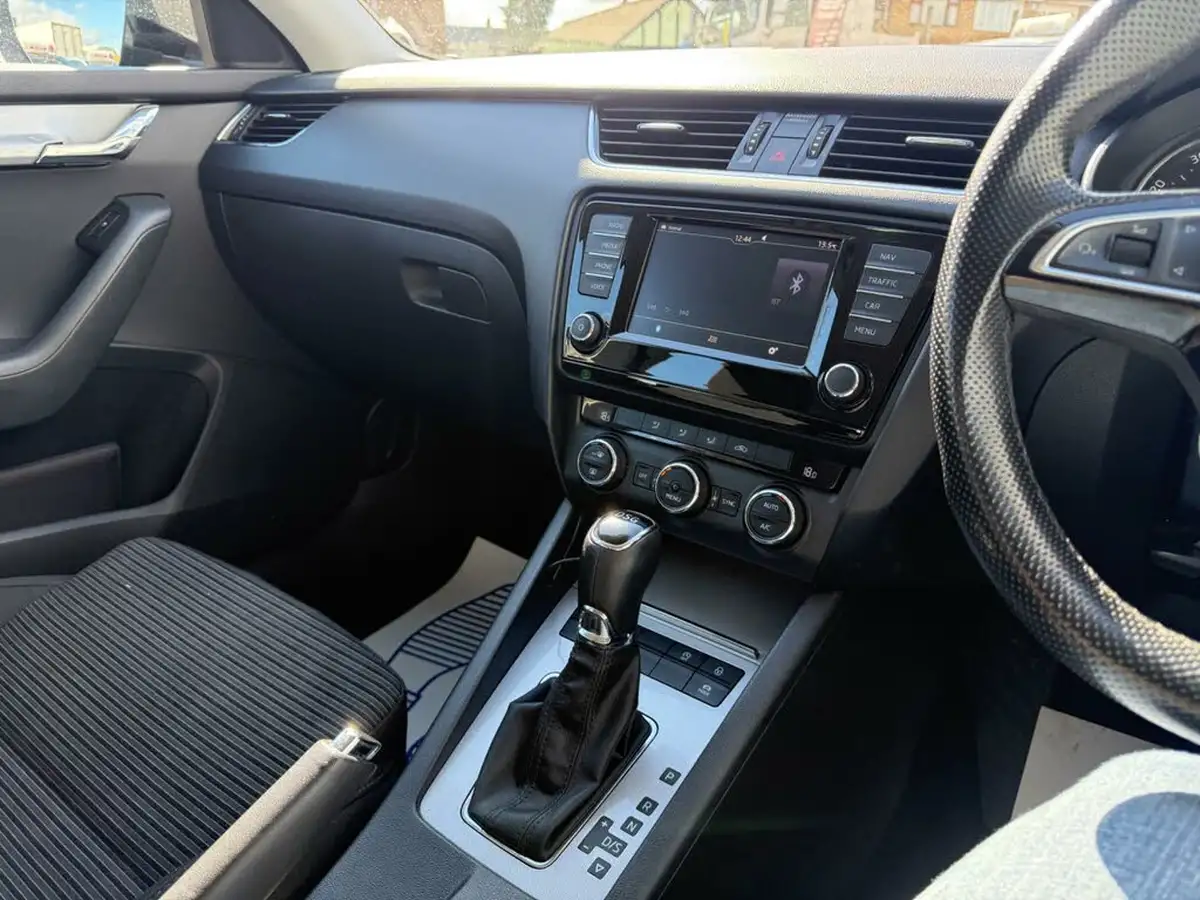 2016-skoda-octavia-14-tsi-se-sport-hatchback-dsg-big-38