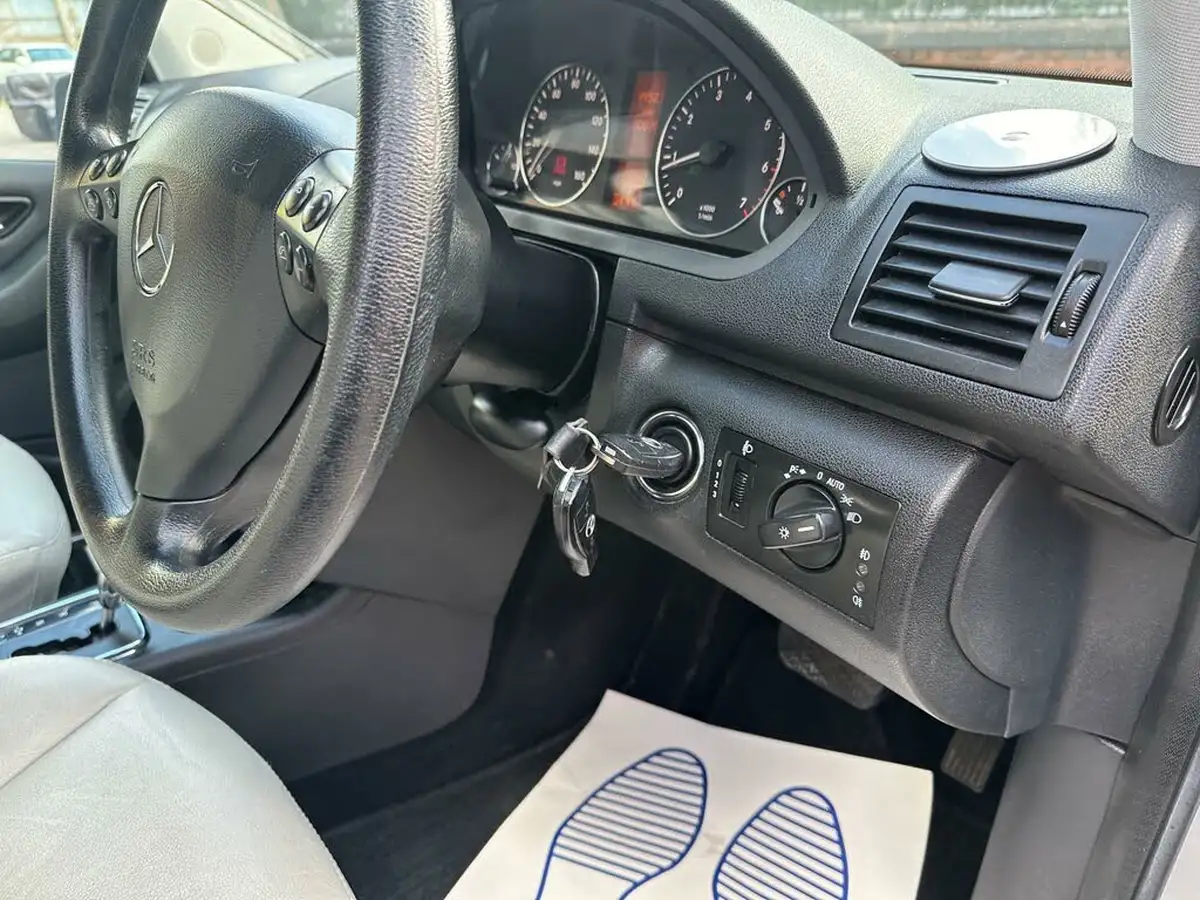 2010-mercedes-benz-a-class-15-a160-classic-se-5d-cvt-big-15