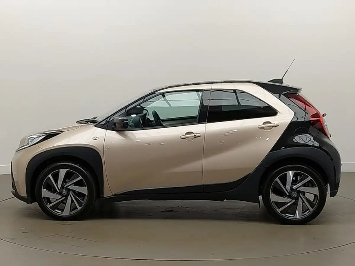 2023-toyota-aygo-x-10-vvt-i-exclusive-cvt-big-3