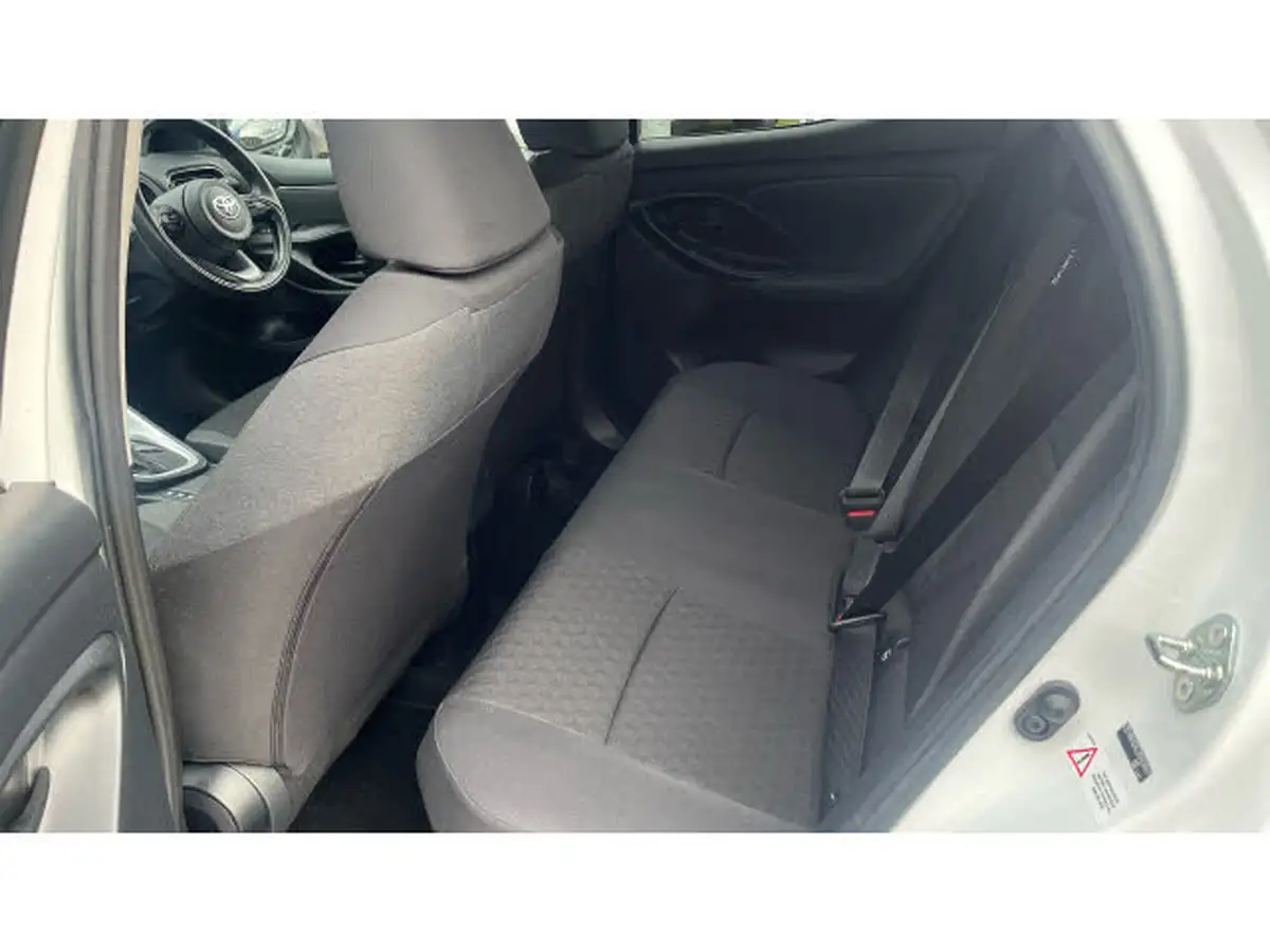 2022-toyota-yaris-15-vvt-i-design-big-23