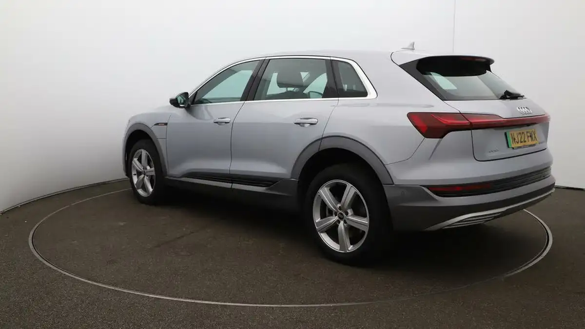 2022-audi-e-tron-55e-technik-station-wagon-big-5