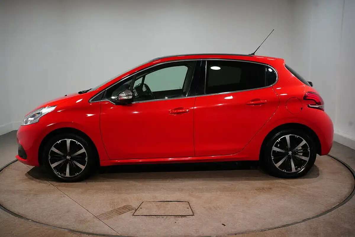 2018-peugeot-208-12-puretech-allure-premium-ss-big-4