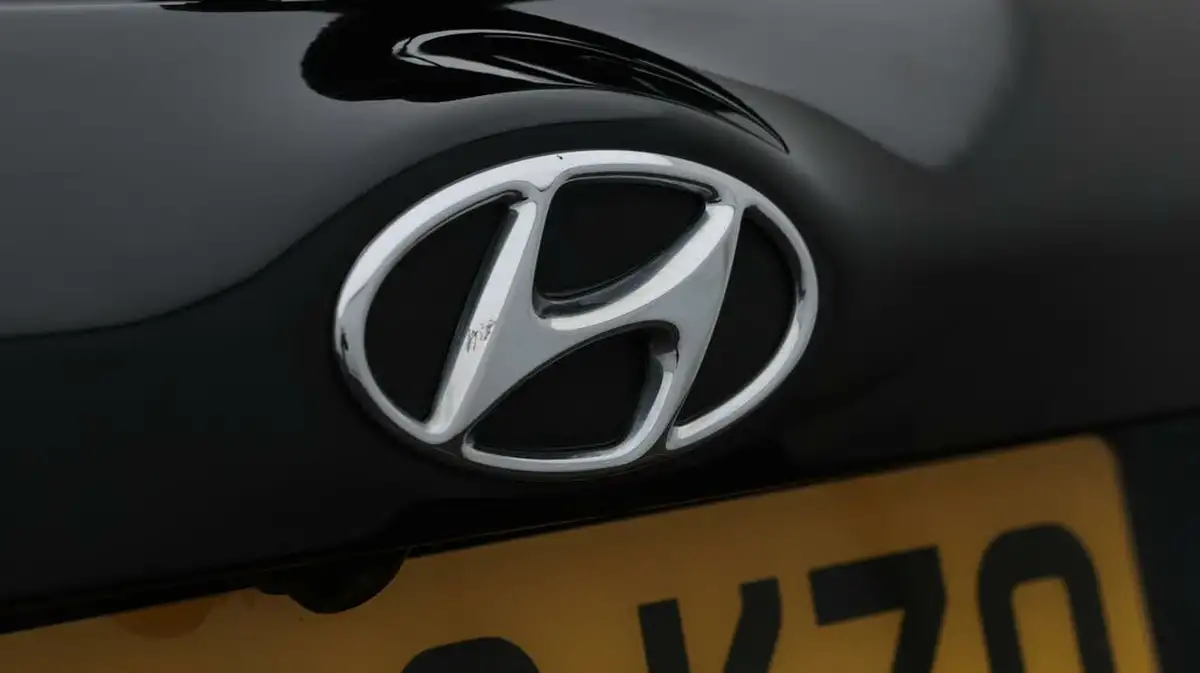 2020-hyundai-i20-12-premium-se-nav-big-22