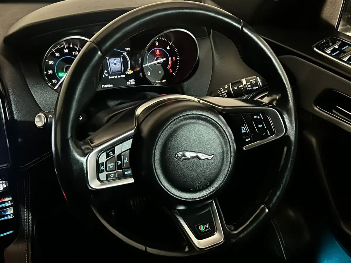 2016-jaguar-f-pace-20-i4d-r-sport-awd-big-12