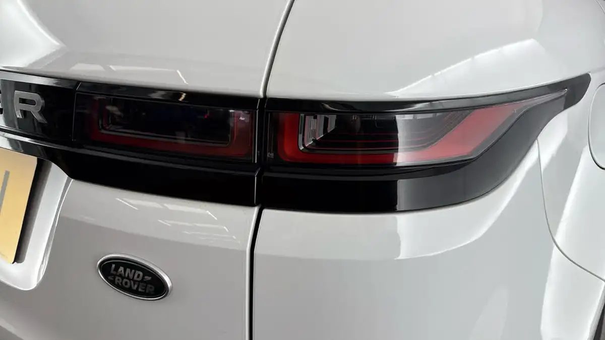 2022-land-rover-range-rover-evoque-15-p300e-r-dynamic-s-big-25