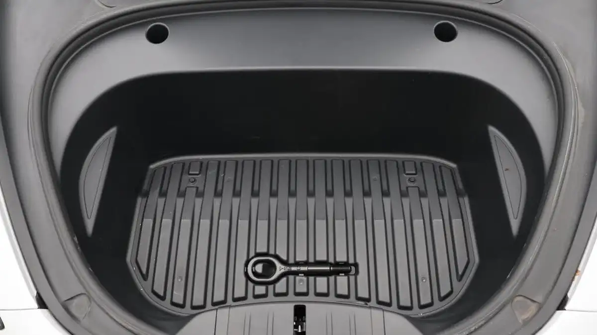 2021-tesla-model-3-e-long-range-awd-big-19