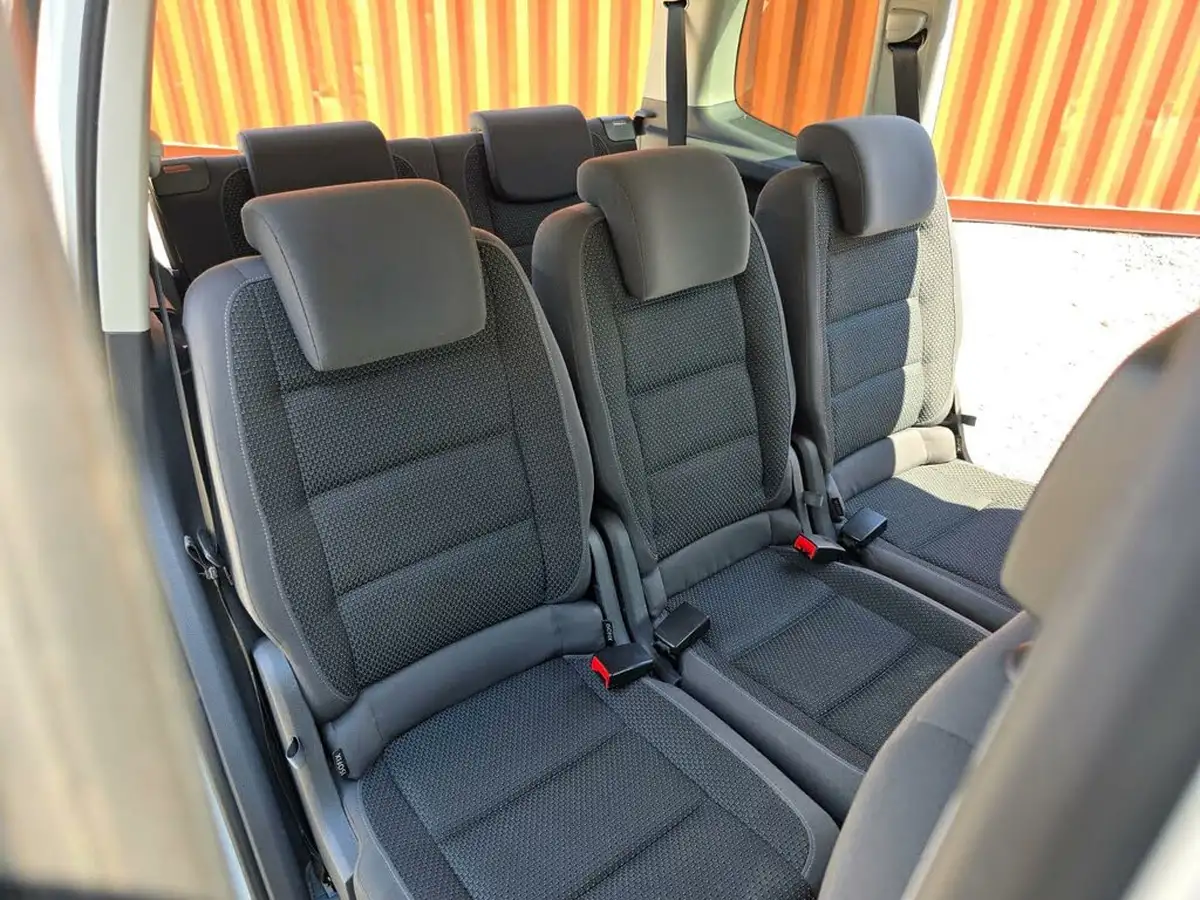 2014-volkswagen-touran-big-23