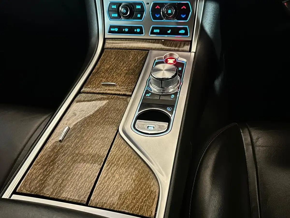 2014-jaguar-xf-22td-premium-luxury-200ps-sportbrake-5d-big-14