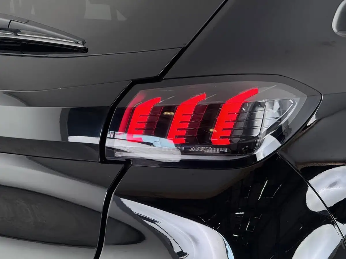 2023-peugeot-208-12-puretech-allure-premium-130ps-eat8-big-10