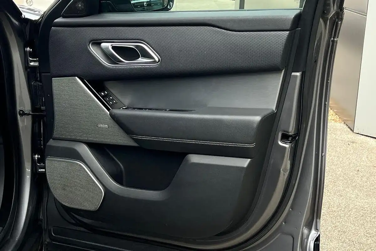 2021-land-rover-range-rover-velar-big-60