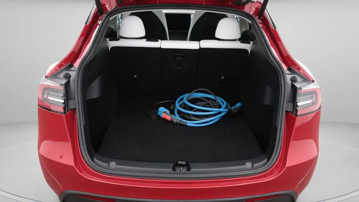 2022-tesla-model-y-e-long-range-big-17