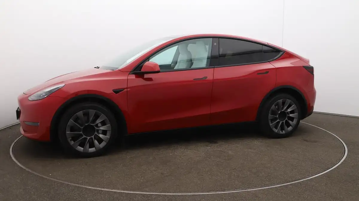 2022-tesla-model-y-e-long-range-big-65
