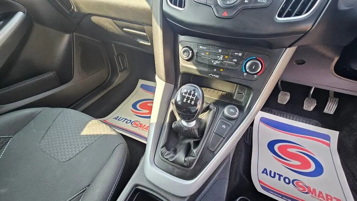 2015-ford-focus-10t-zetec-125ps-hatchback-big-23