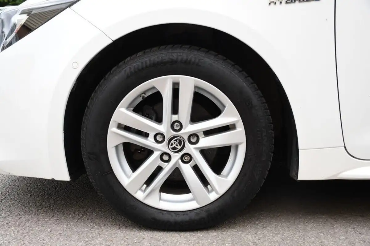 2020-toyota-corolla-18-vvt-i-icon-tech-spare-wheel-touring-sports-5d-big-38