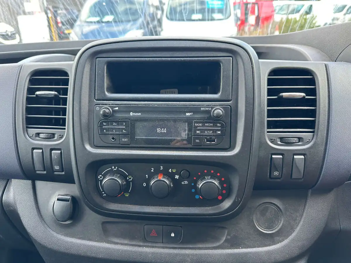 2016-vauxhall-vivaro-16cdti-2900-ecoflex-l1h1-90ps-panel-van-big-2