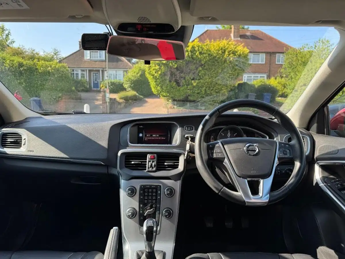 2019-volvo-v40-20td-d2-inscription-big-15