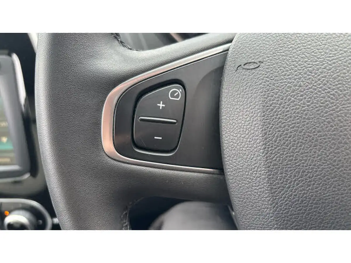 2019-renault-captur-09-tce-iconic-big-28