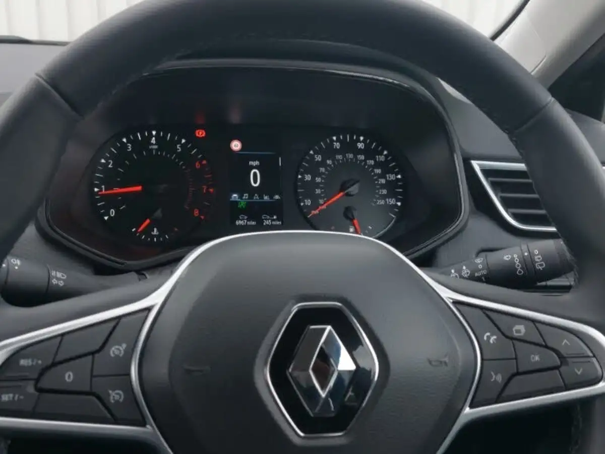 2022-renault-clio-10-tce-iconic-edition-big-10