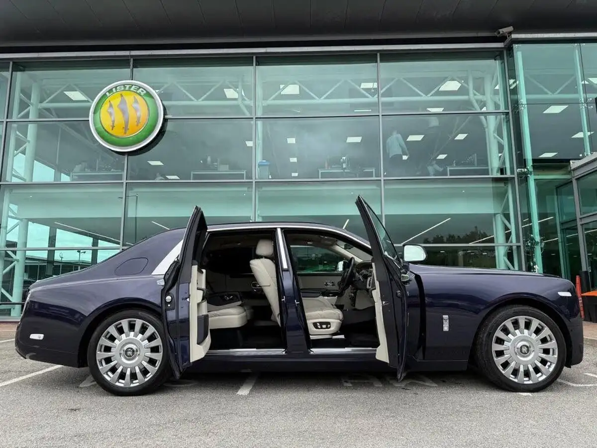 2018-rolls-royce-phantom-67-big-20