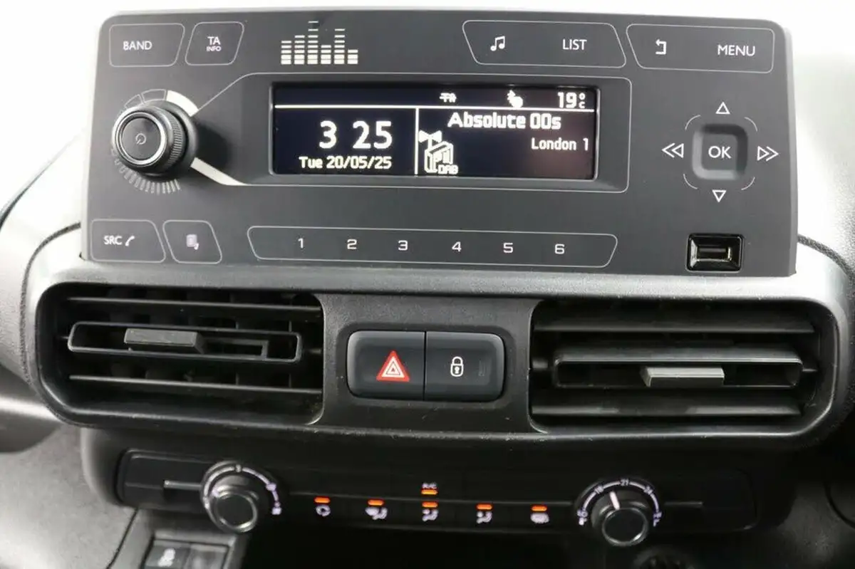 2021-vauxhall-combo-15cdti-dynamic-2300-100pseu6dt-l2h1-panel-big-36