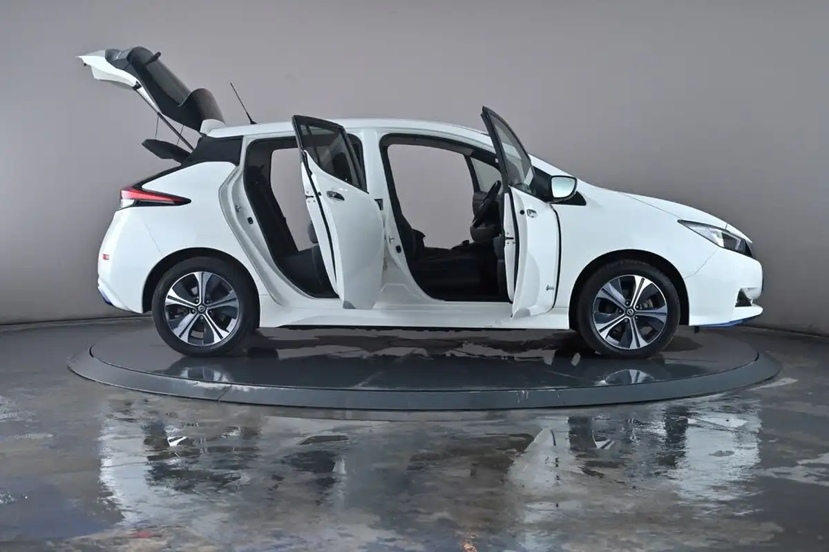 2020-nissan-leaf-e-e-tekna-big-40