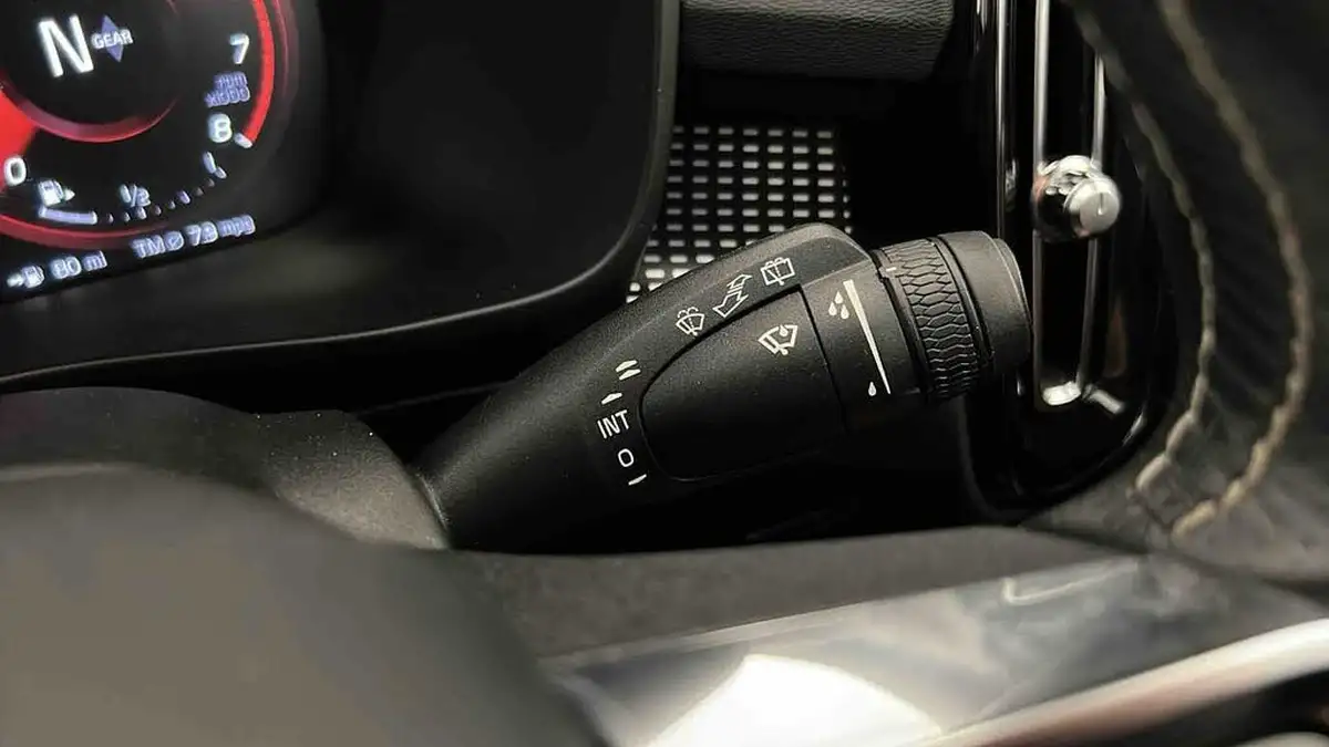 2021-volvo-xc40-15-t3-r-design-161bhp-big-36