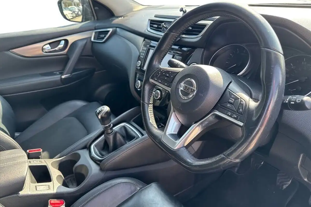 2017-nissan-qashqai-16-dig-t-tekna-big-8