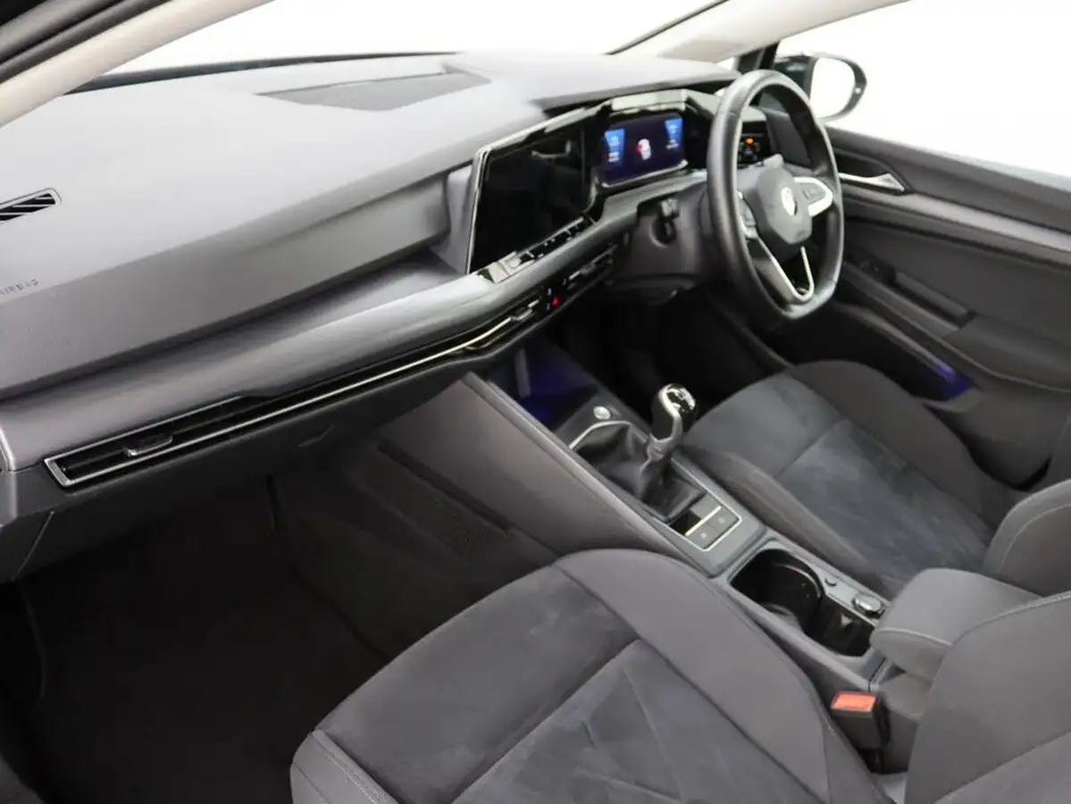 2021-volkswagen-golf-15-tsi-style-130ps-hatchback-big-23