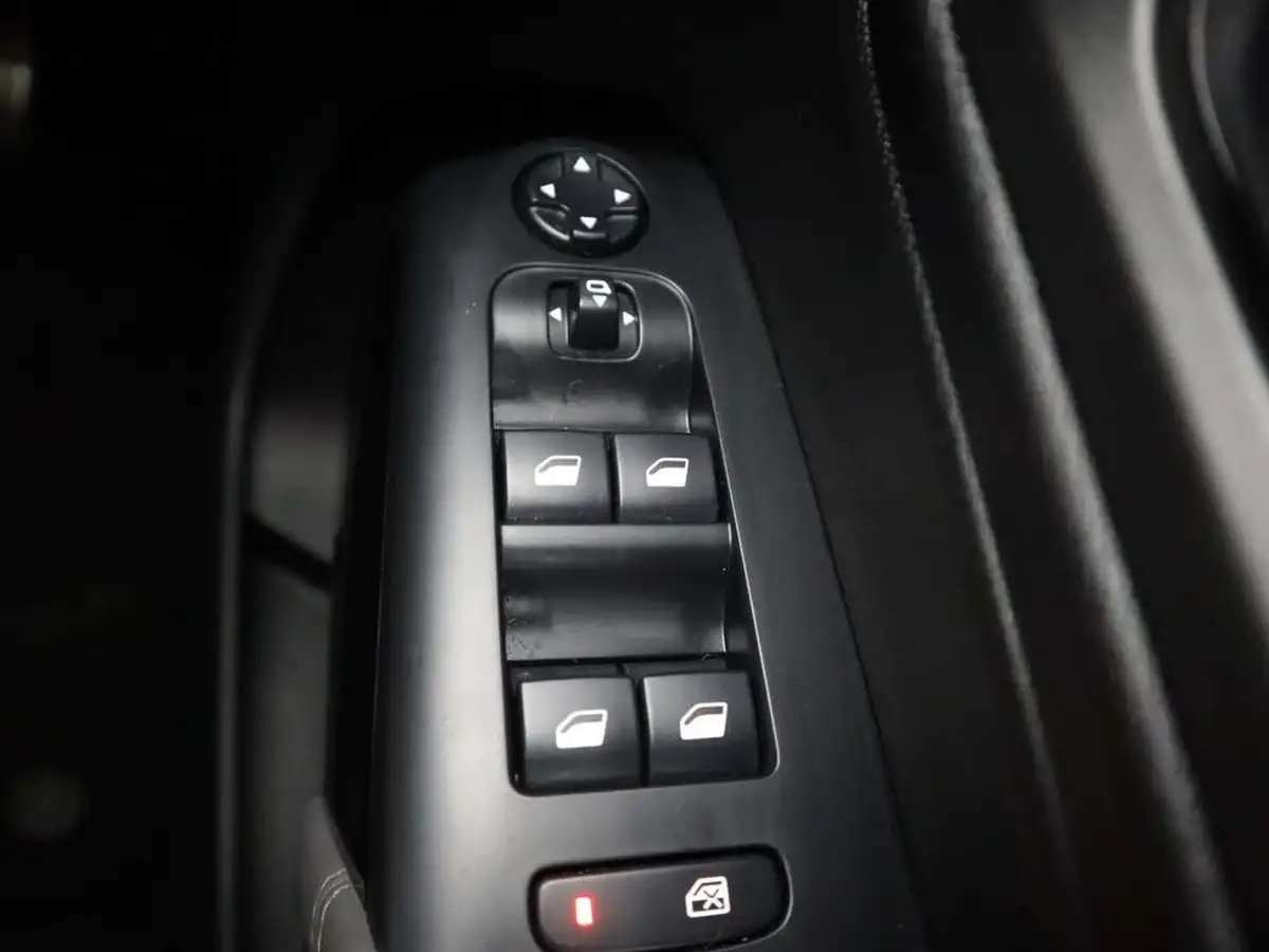 2020-citroen-c5-aircross-12-puretech-flair-plus-eat8-big-42