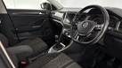 2019-volkswagen-t-roc-15-tsi-se-small-9