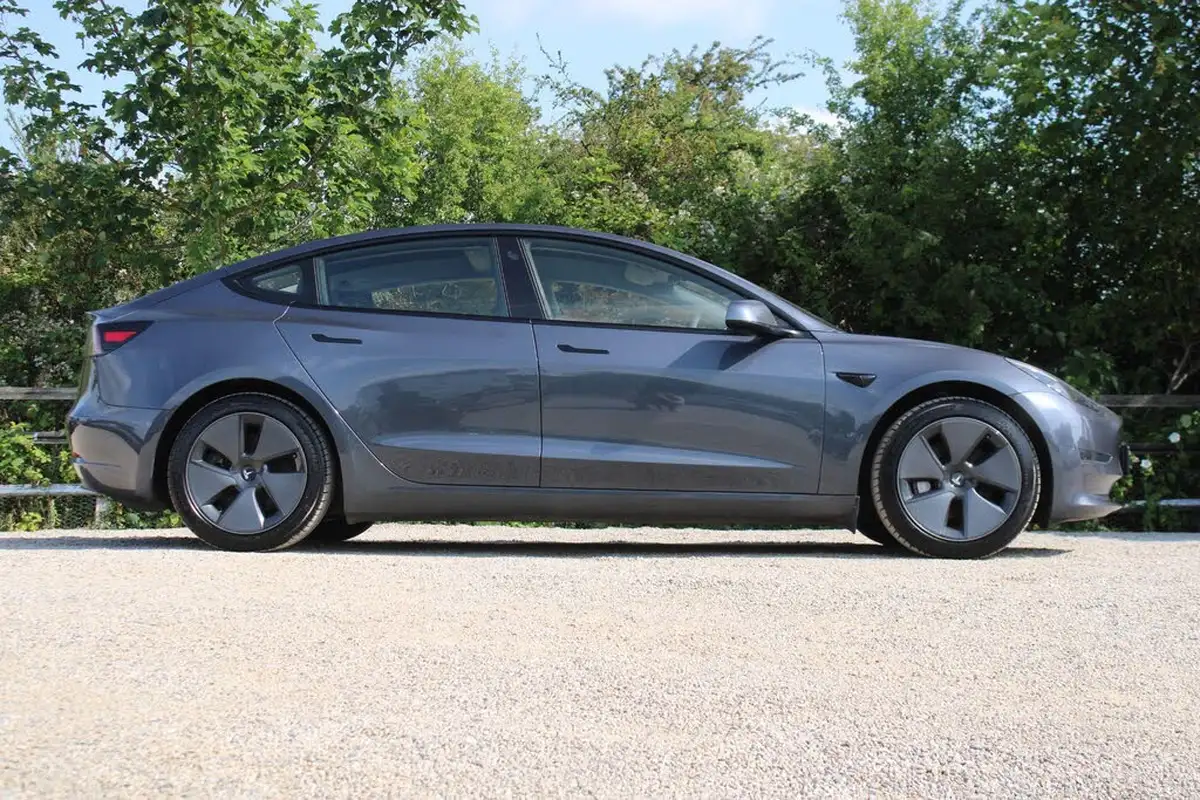 2020-tesla-model-3-e-long-range-big-1