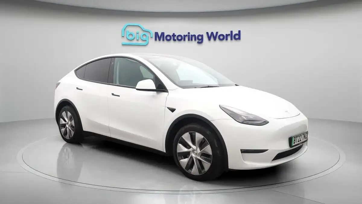 2022-tesla-model-y-e-long-range-big-1