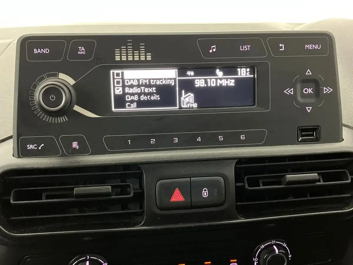2021-vauxhall-combo-15cdti-edition-2300-100pseu6dt-l2h1-panel-big-10