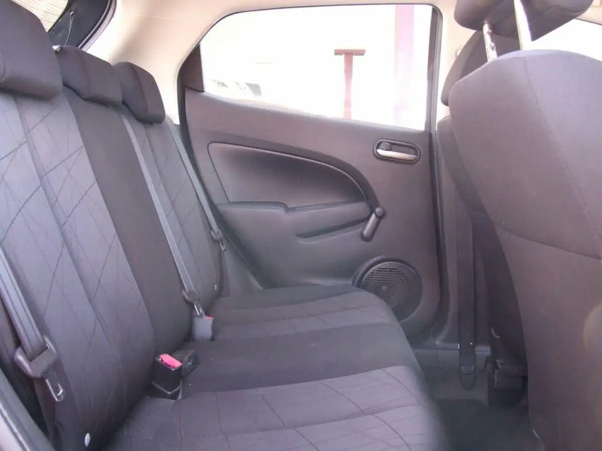 2011-mazda-mazda2-13-ts2-5d-big-23