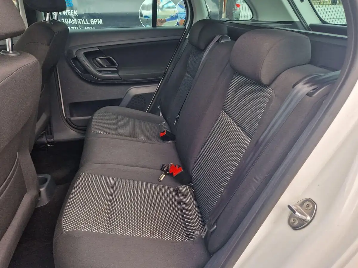 2013-skoda-fabia-16td-scout-big-17