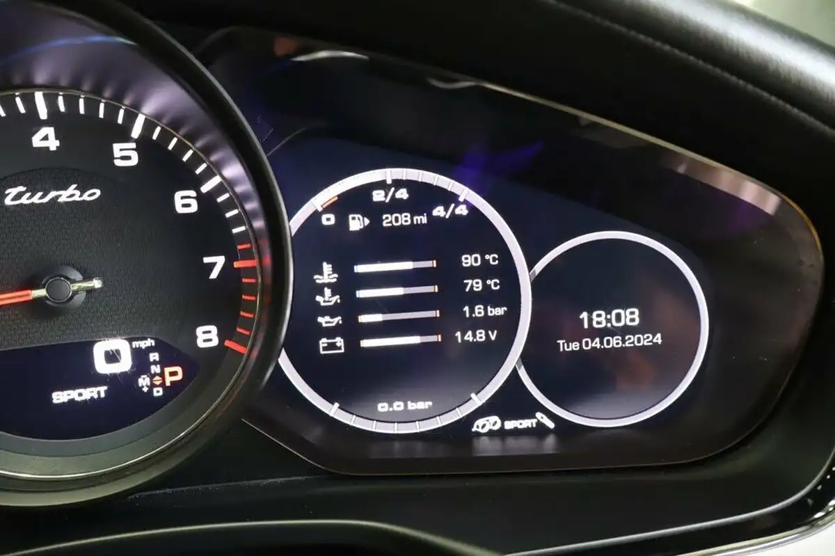 2018-porsche-panamera-40-v8-turbo-sport-turismo-big-32