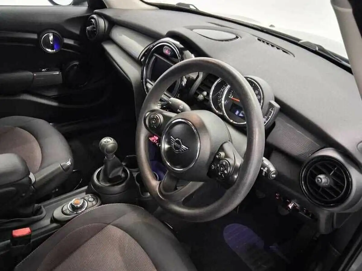 2019-mini-cooper-15-cooper-classic-hatchback-5d-big-11