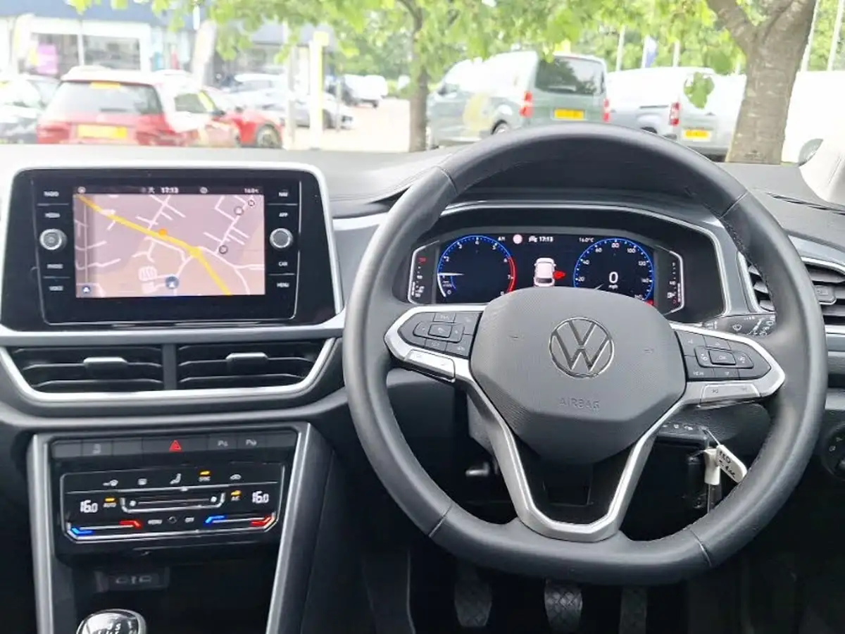 2023-volkswagen-t-roc-10-tsi-style-hatchback-5d-big-6