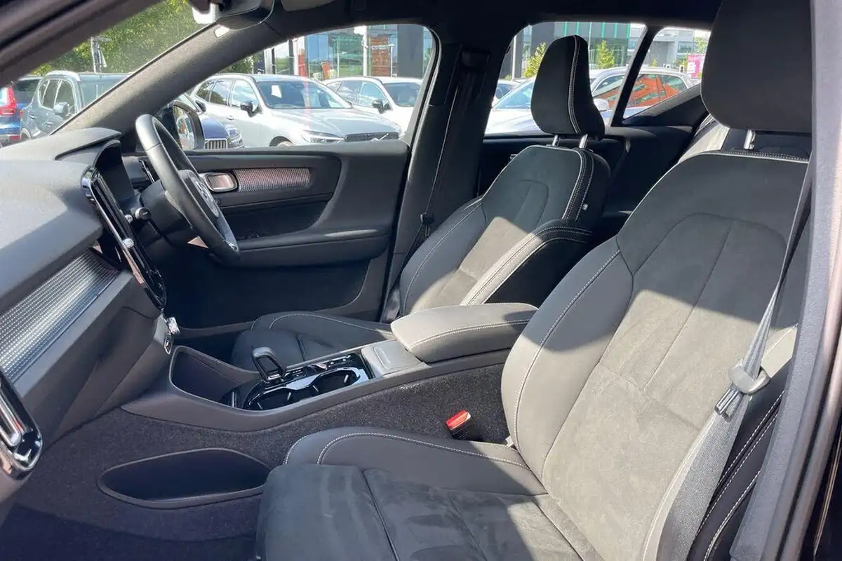 2024-volvo-xc40-20-b3-plus-big-27