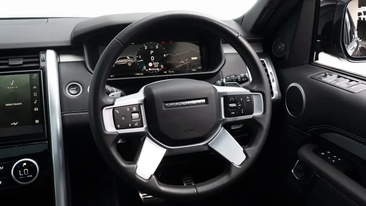 2023-land-rover-discovery-30-d300-dynamic-se-big-14