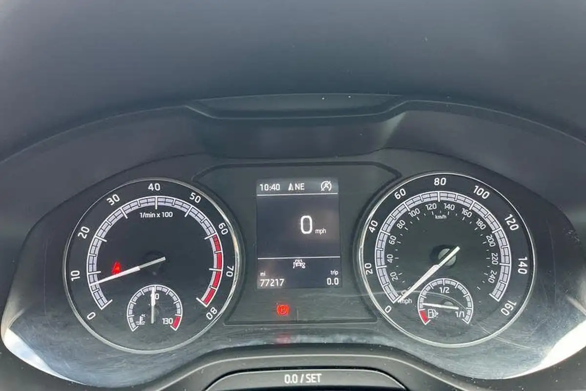 2020-skoda-karoq-15-tsi-se-technology-big-12