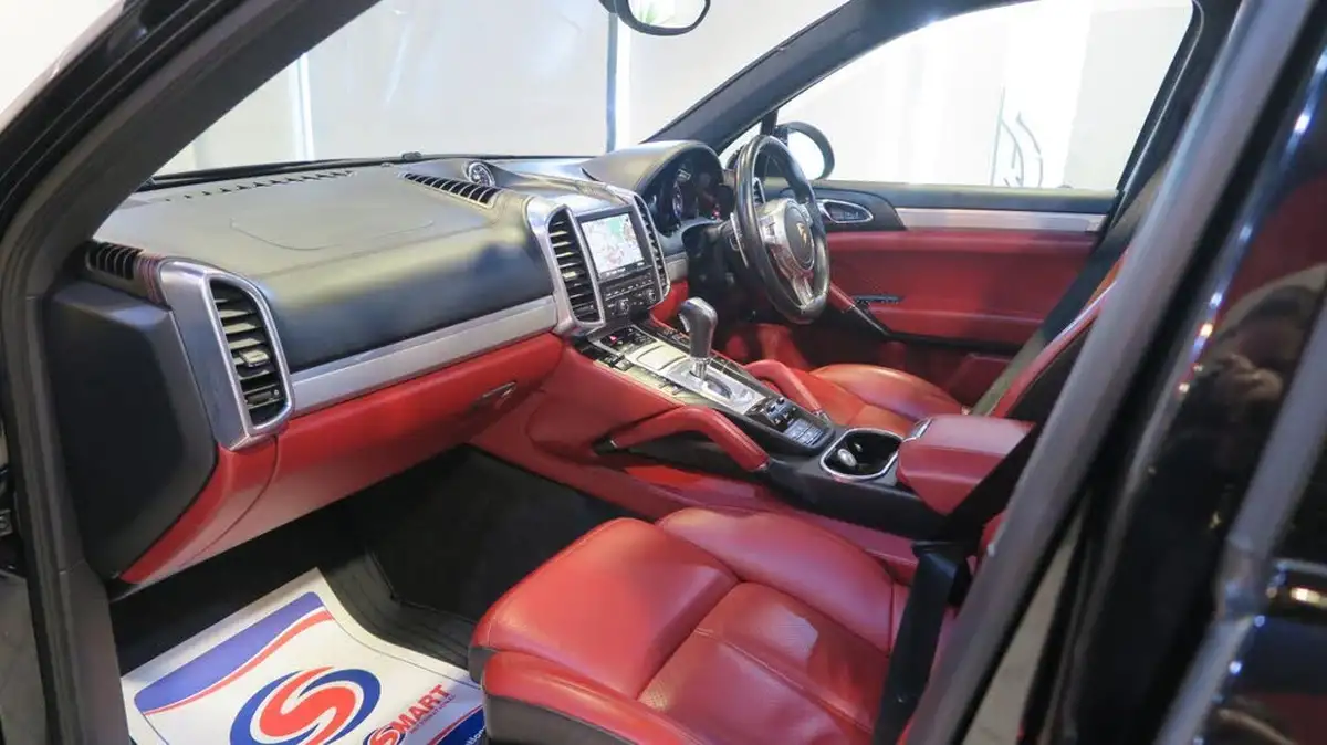 2014-porsche-cayenne-48-gts-big-29